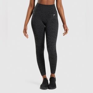 Gymshark ADAPT ANIMAL SEAMLESS LEGGINGS. Color: Black print. Size: Small